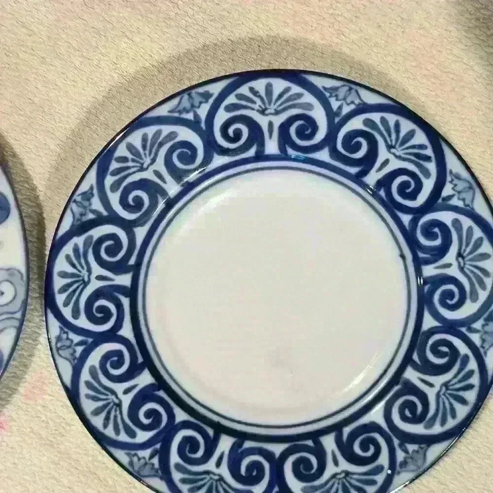 Bombay Vintage tea cups and saucers.  2 cups and 2 saucers included.